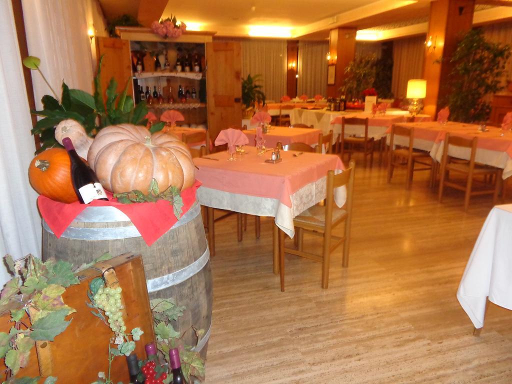 Albergo Ristorante Cima I Pra' Ponte nellʼAlpi Exterior foto